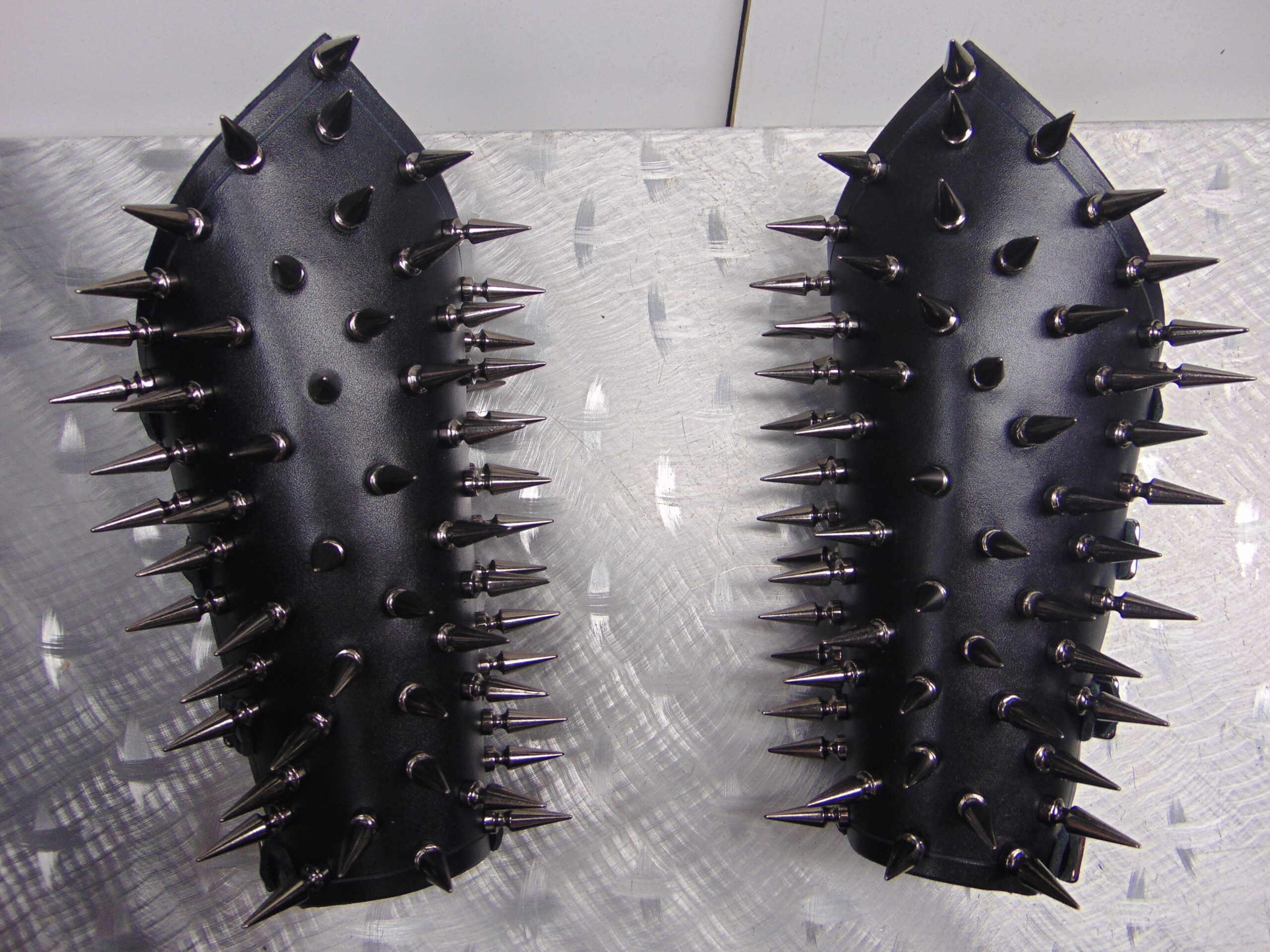 (ENTHRONED).... BLACK CHROME SPIKE GAUNTLET ....(MDLG0203