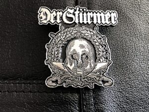 DER STURMER...  Metal Pin / Badge  (black metal)   Greece   734